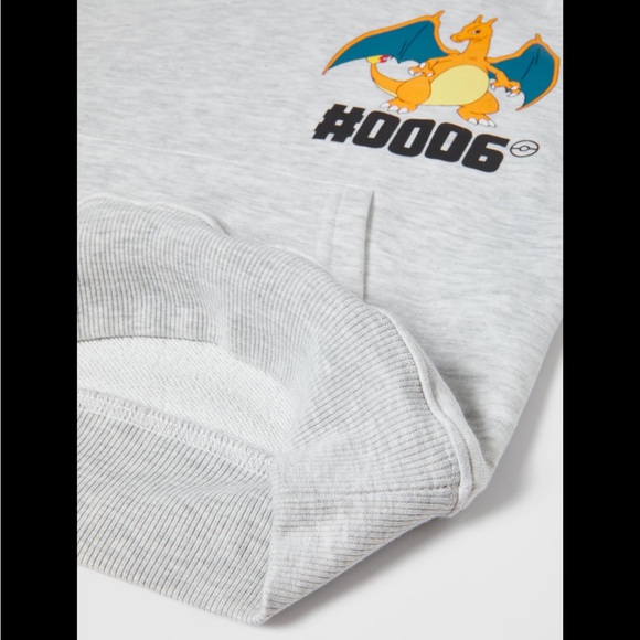CHARIZARD POKÉMON TM @ NINTENDO SWEATSHIRT - Picture 4 of 5